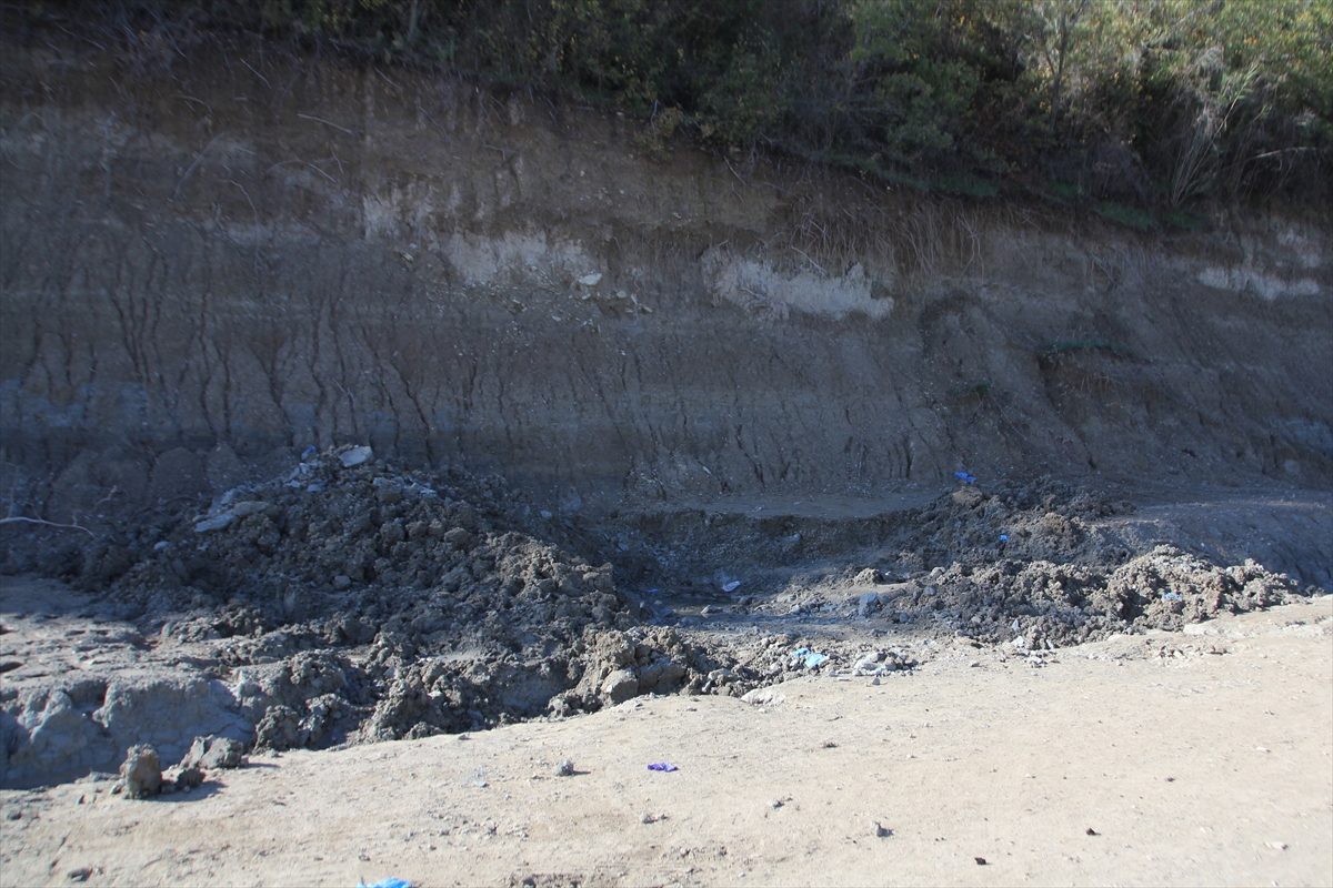 Antalya'da cesedi toprağa gömülü olarak bulunan Kırgız kadının cenazesi teslim edildi