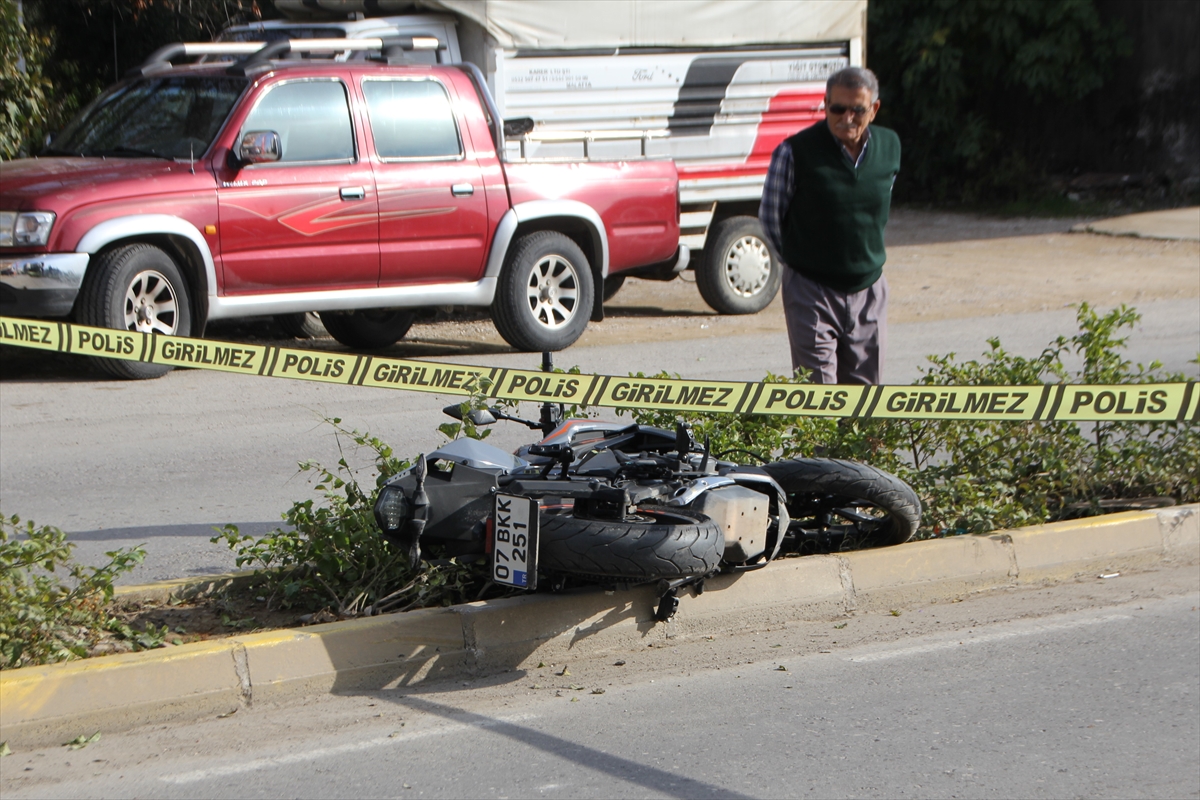 Antalya'da iki motosikletin çarpıştığı kazada 1 kişi öldü, 1 kişi yaralandı