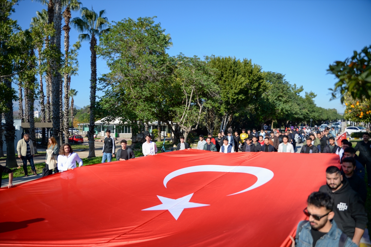 Antalya'da “Şehitleri Anma ve Teröre Lanet Yürüyüşü” düzenlendi