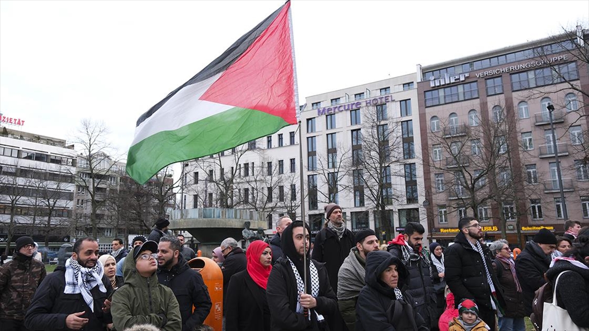 Berlin'de Filistin ile dayanışma gösterisi düzenlendi