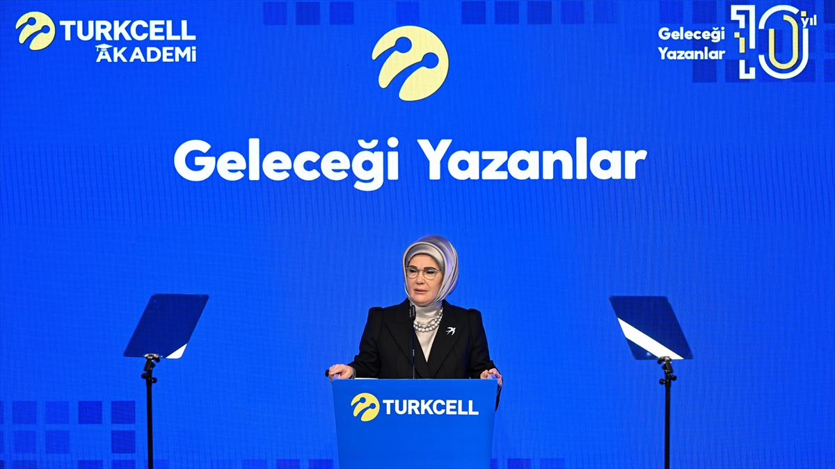 Emine Erdoğan: Kadınlarımızın emeği arttıkça Türkiye Yüzyılı için kurduğumuz hayaller gerçeğe daha da yaklaşacak