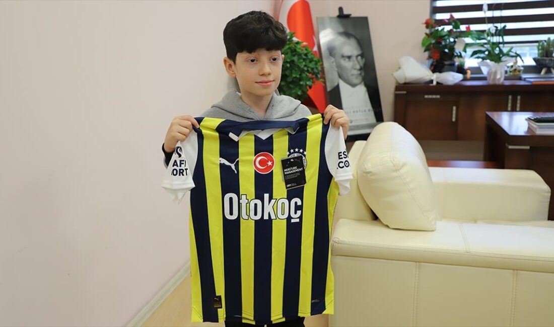 Fenerbahçeli futbolcu Emre Mor,