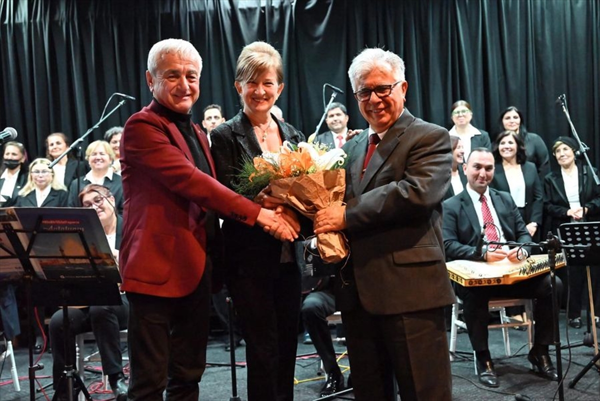 Finike Belediyesi Türk Müziği Topluluğu konser verdi