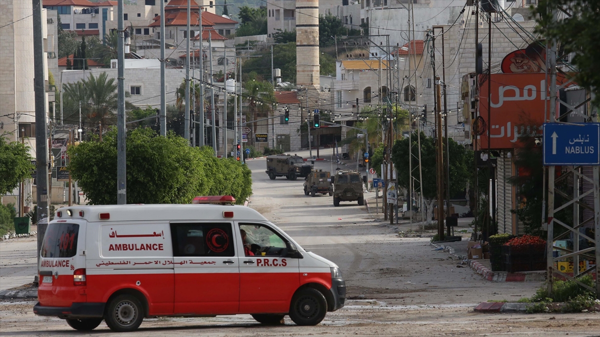 İsrail güçleri Batı Şeria'da 2 Filistinliyi daha öldürdü, naaşlarını alıkoydu