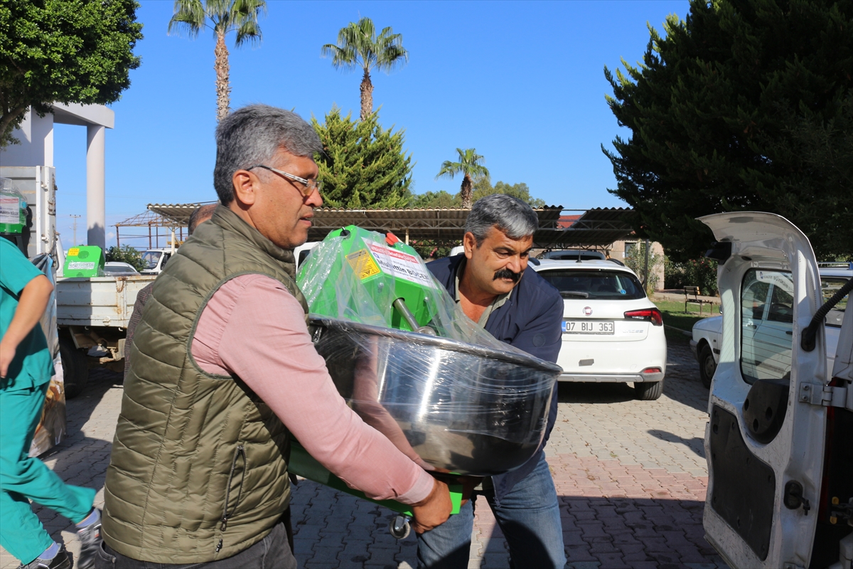 Serikli üreticilere arı kovanı, hamur yoğurma ve salça makinesi hibe edildi