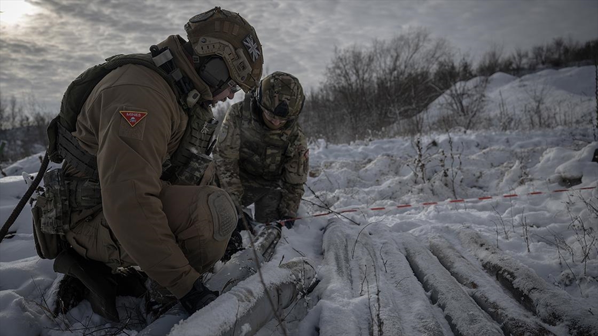 Ukrayna yurt dışında yaşayan Ukraynalı erkekleri askere almaya hazırlanıyor