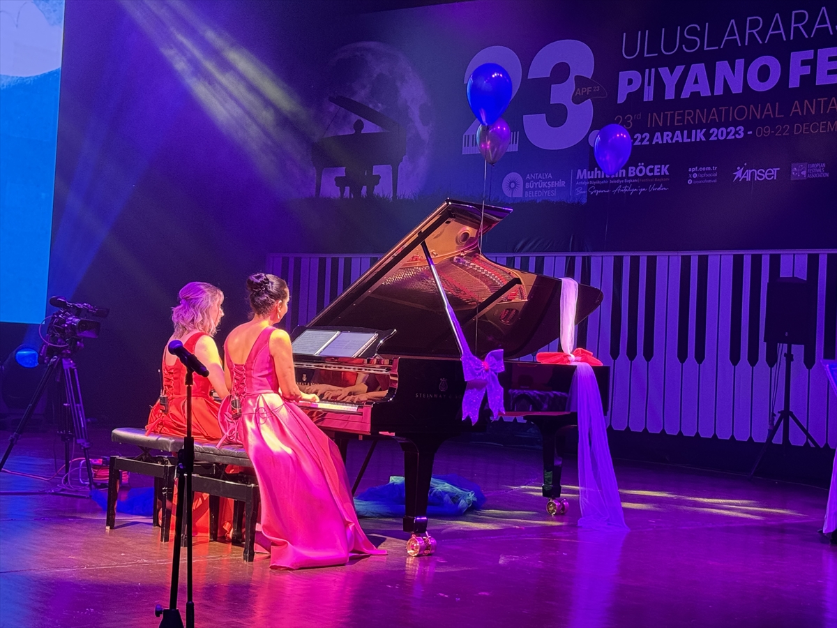 Uluslararası Antalya Piyano Festivali'nde “Dou Blanc & Noir” grubu müzikseverlerle buluştu