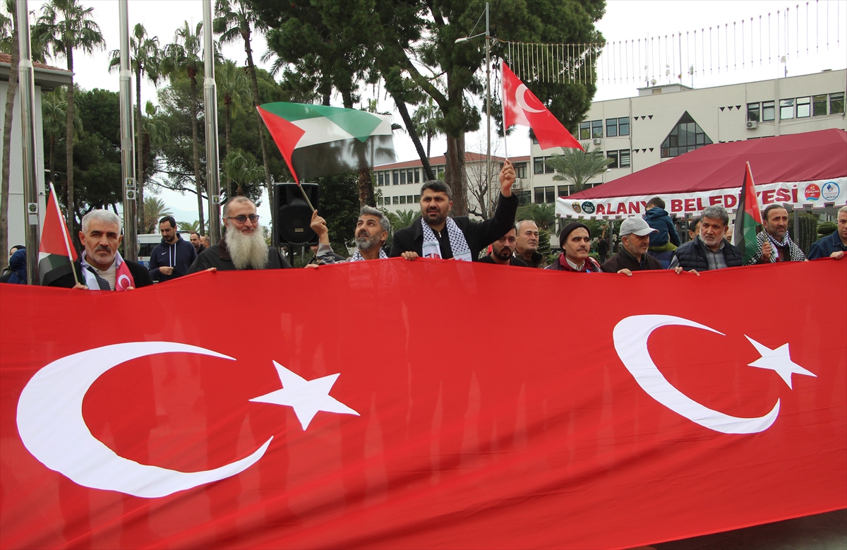 Alanya'da şehitler anıldı, terör ve İsrail protesto edildi