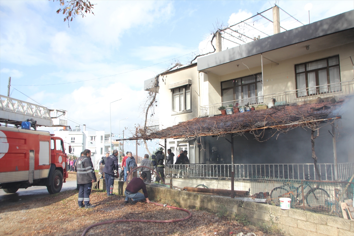 Antalya'da müstakil evde çıkan yangın itfaiye ekiplerince söndürüldü