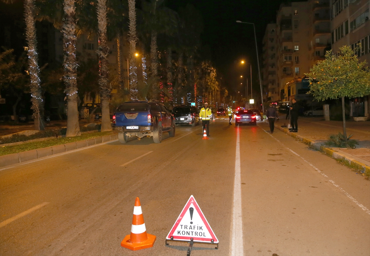 Antalya'da polis ekipleri yılbaşı denetiminde