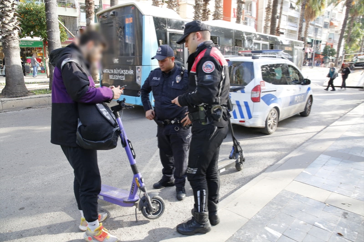 Antalya'daki denetimlerde 155 skuter trafikten men edildi