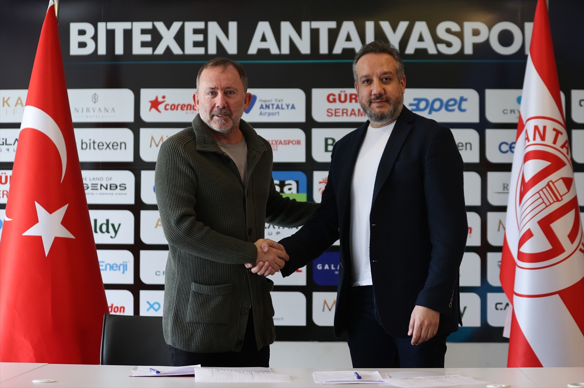 Antalyaspor, teknik direktör Sergen Yalçın ile sözleşme imzaladı