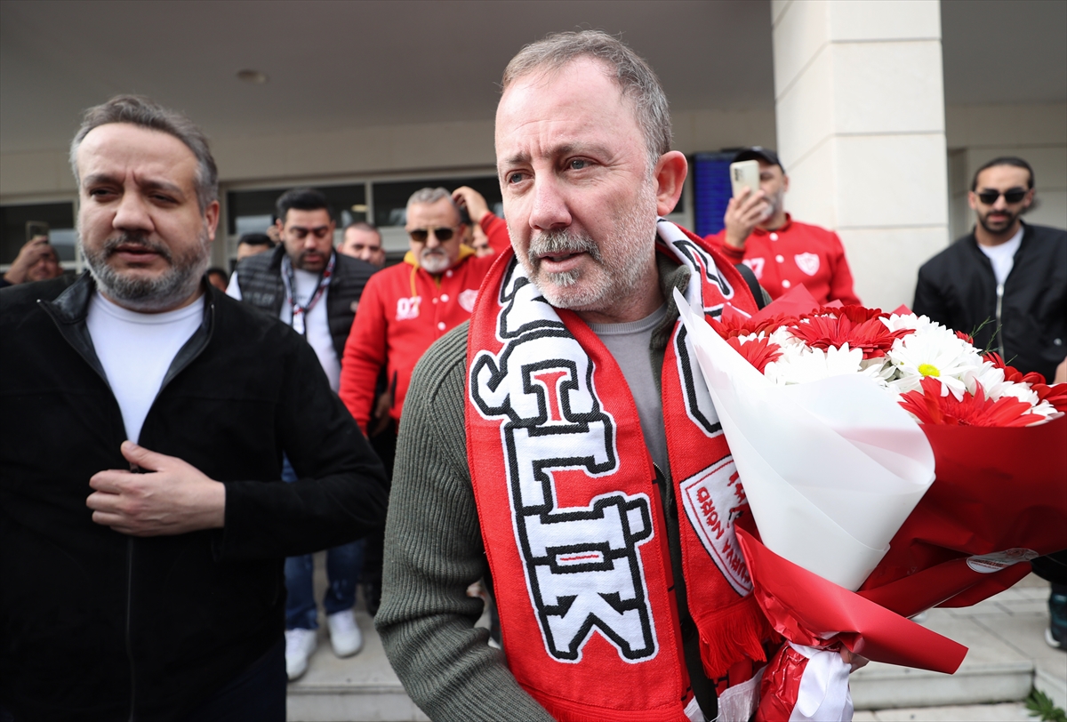 Antalyaspor'un anlaştığı teknik direktör Sergen Yalçın, Antalya'ya geldi