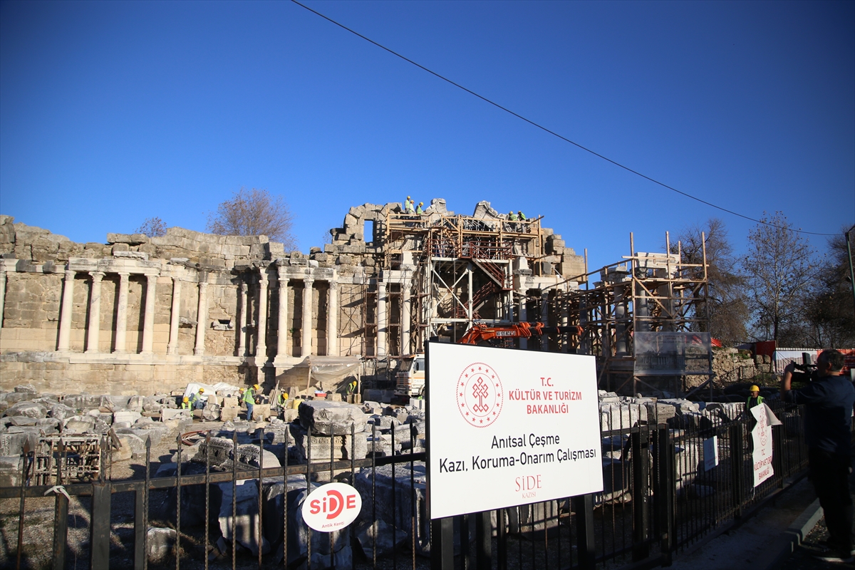 Kültür ve Turizm Bakanı Ersoy, Side Antik Kenti'ndeki çalışmaları inceledi