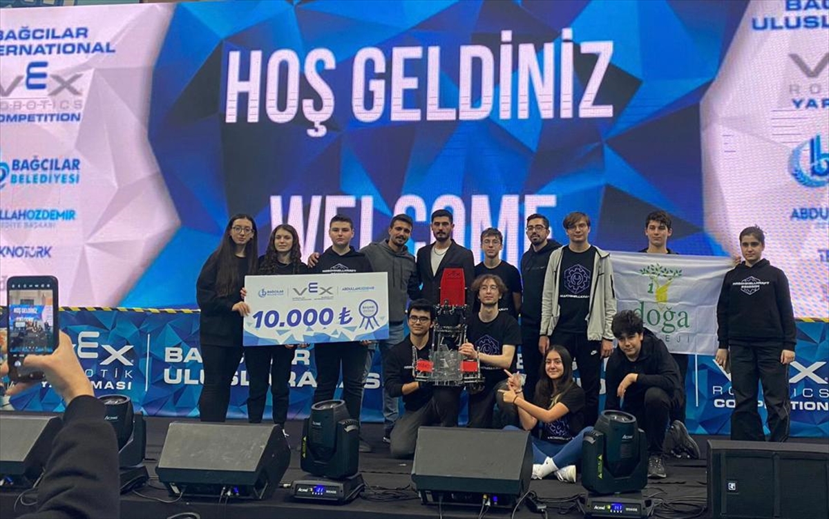 VEX Robotics turnuvasını, Doğa Koleji kazandı