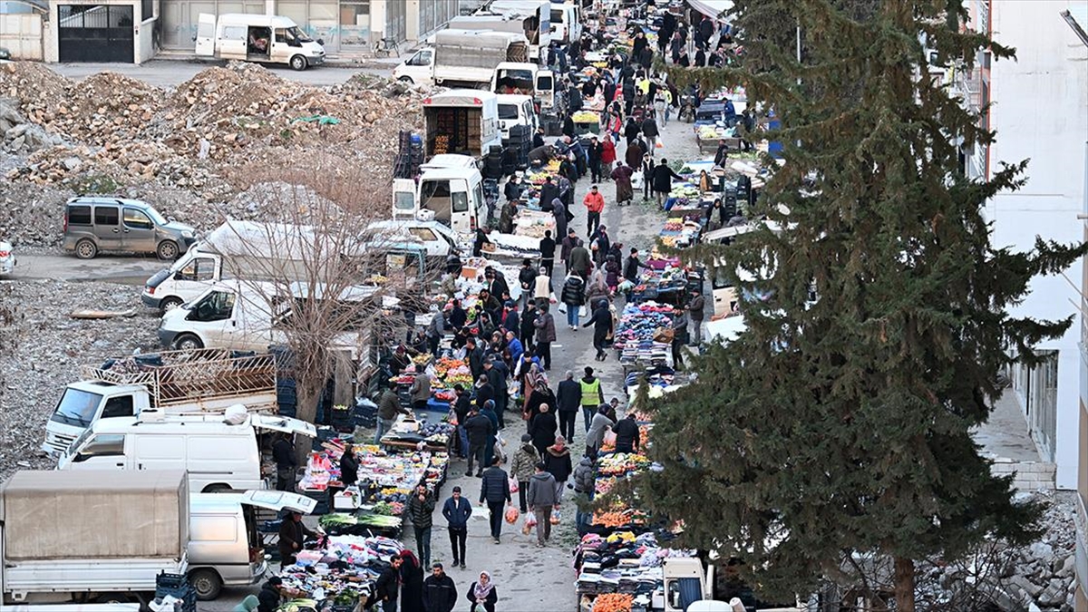 Adıyaman esnafı tersine göçten memnun