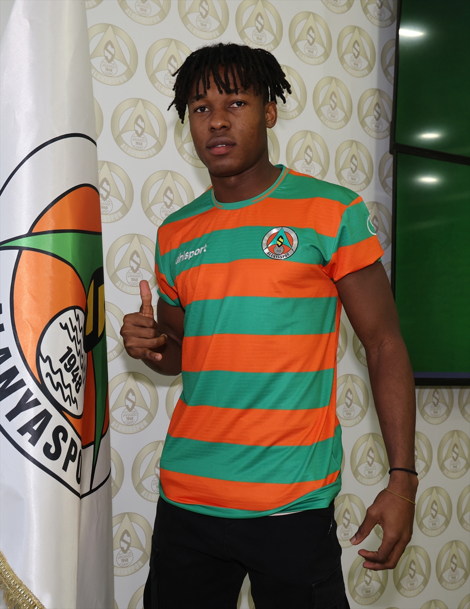 Alanyaspor, Nijeryalı Akinlosotu'yu kadrosuna kattı