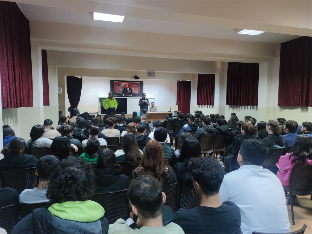 Antalya'da “güvenli okullar” projesi kapsamında seminer düzenlendi