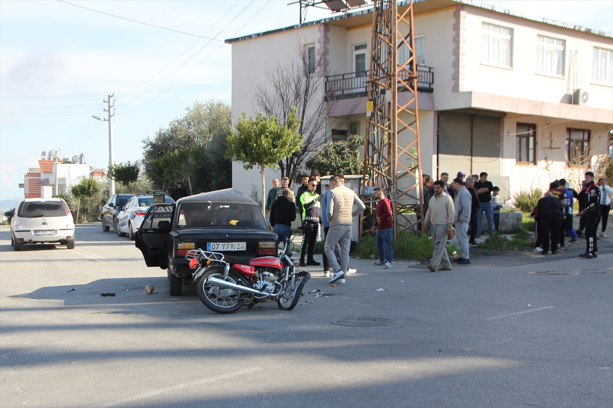 Antalya'da motosiklet ile otomobilin çarpıştığı kazada 2 kişi yaralandı