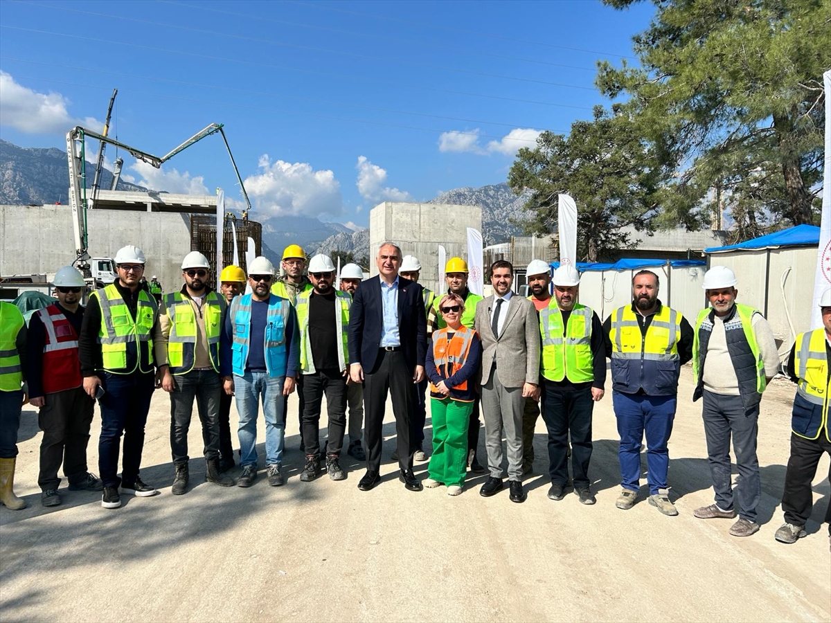 Bakan Ersoy, Antalya'daki atık su arıtma tesisinde incelemede bulundu