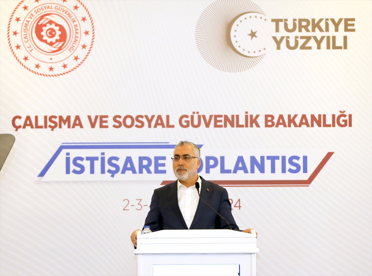 Bakan Işıkhan, SGK ve İŞKUR İl Müdürleri İstişare Toplantısı'nda konuştu: