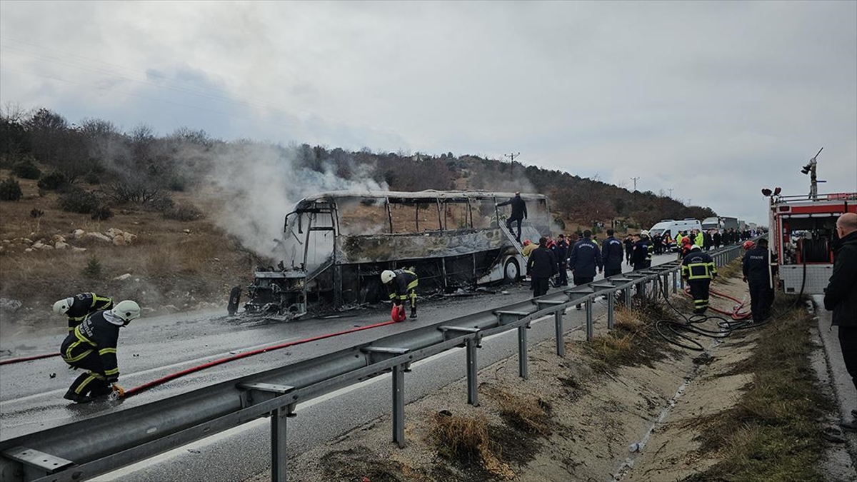 Çorum’da yolcu otobüsü kamyona çarptı, 2 kişi öldü, 5 kişi yaralandı