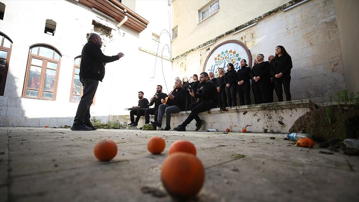 Depremlerde 7 üyesini kaybeden Antakya Medeniyetler Korosu artık “acının müziğini” yapıyor