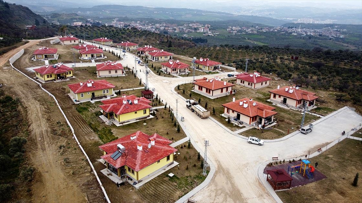 Hatay Altınözü'ndeki depremzedeler köy tipi afet konutlarından memnun