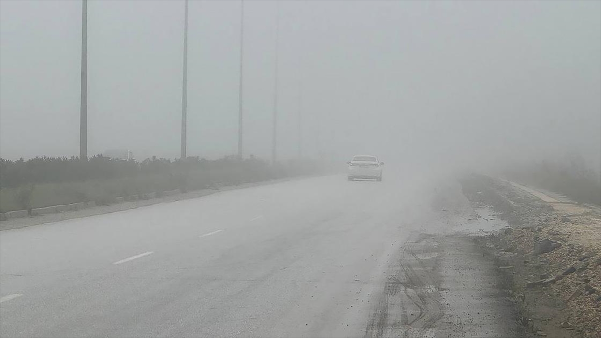 Hatay'da sis nedeniyle görüş mesafesi düştü