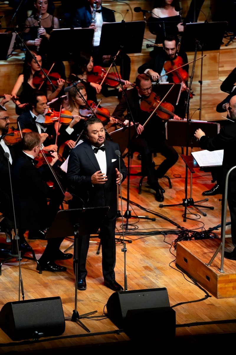 Limak Filarmoni Orkestrası yılın ikinci konserini İzmir'de verdi