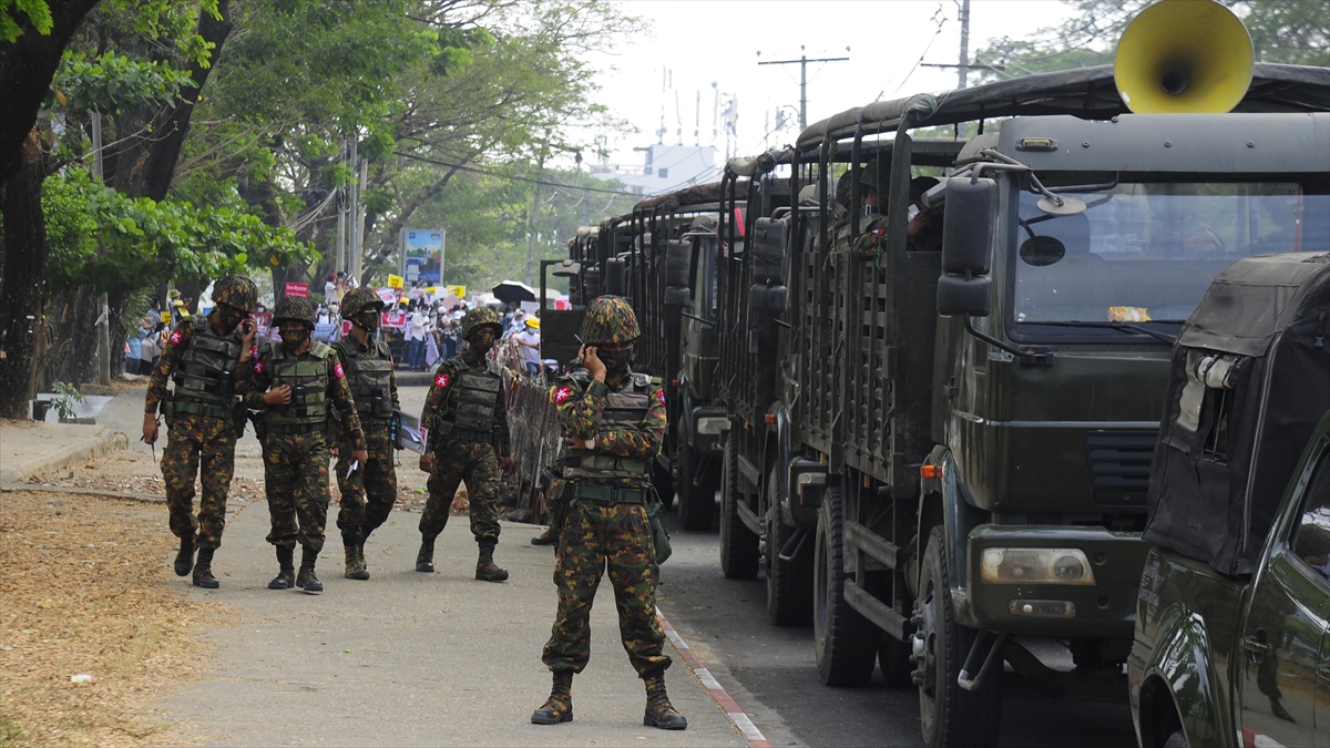 Myanmar’da yeni zorunlu askerlik yasasıyla her ay 5 bin kişi askere alınacak