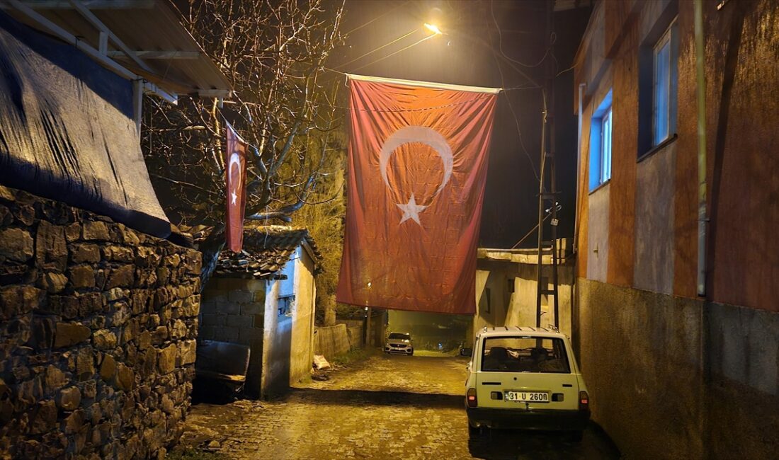 Hakkari-Şırnak otoyolunda personel ve