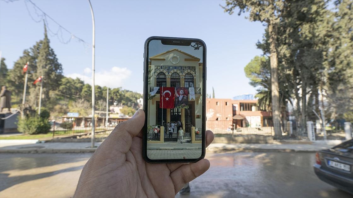 Simge noktaların deprem öncesi ile güncel görüntüsü aynı karede