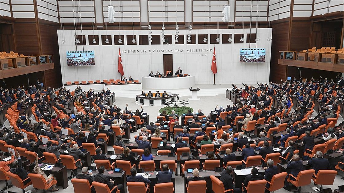 TBMM, enerji ve sağlık alanlarında düzenlemeler içeren iki kanun teklifi için mesai yapacak