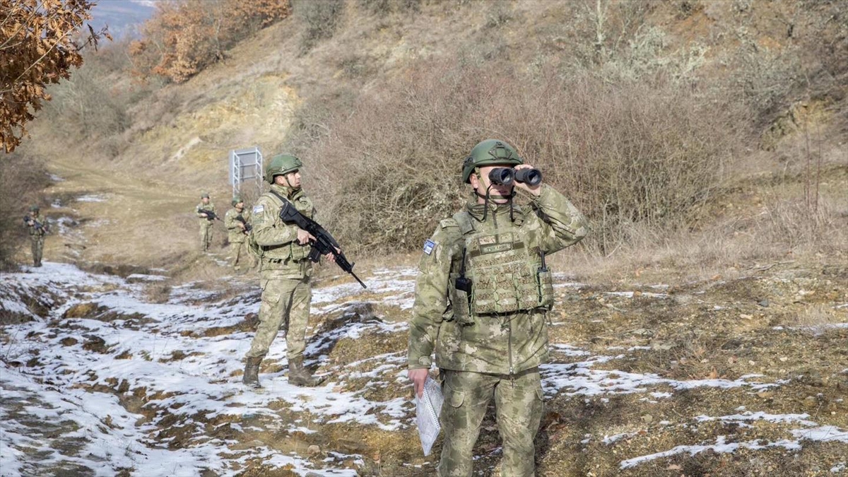 Türk askeri, Kosova-Sırbistan sınır bölgesinde devriye faaliyetini sürdürüyor