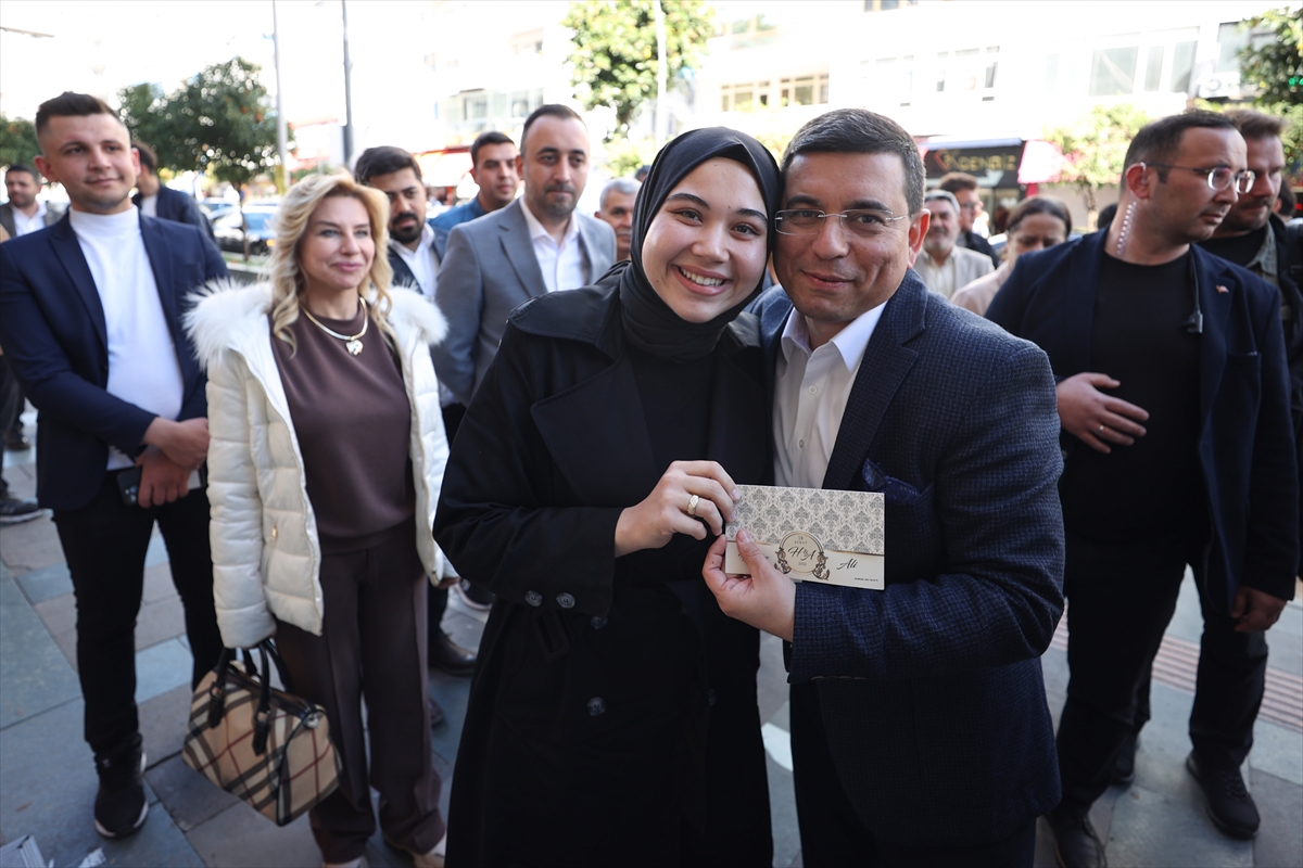 Tütüncü, Güllük Caddesi'nde esnafı ziyaret etti