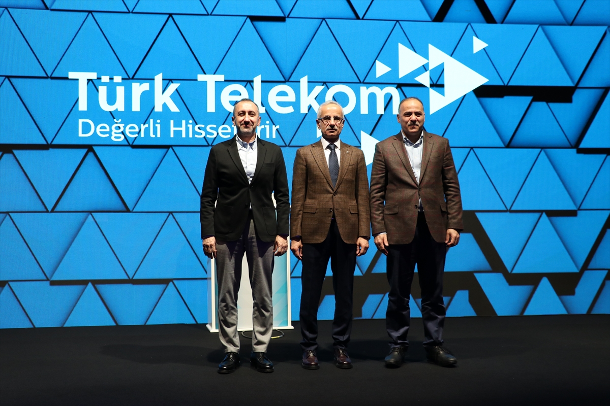 Ulaştırma ve Altyapı Bakanı Uraloğlu, Antalya'da Türk Telekom'un toplantısında konuştu: