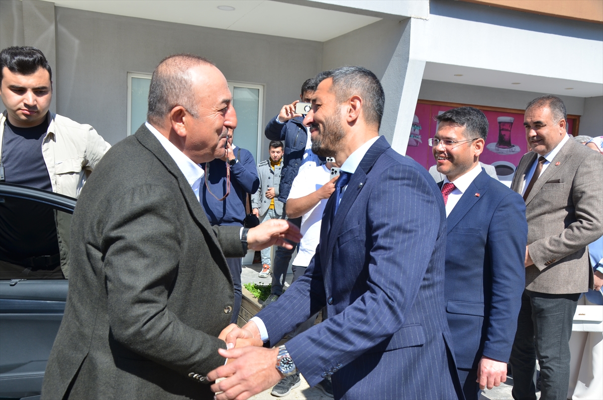 AK Parti Milletvekili Çavuşoğlu, Serik'te muhtarlarla bir araya geldi