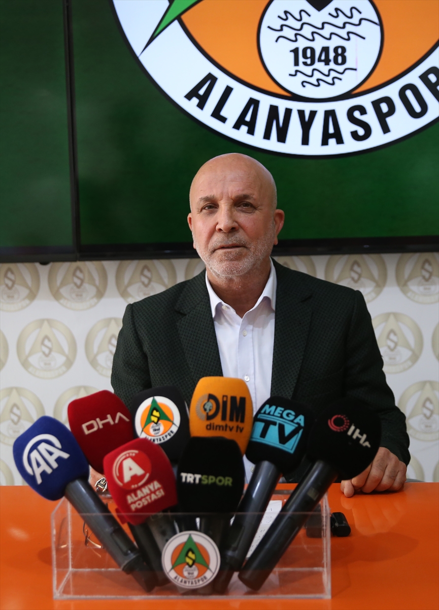 Alanyaspor Başkanı Çavuşoğlu, Muhittin Böcek'in spor tesisleri açıklamasını eleştirdi