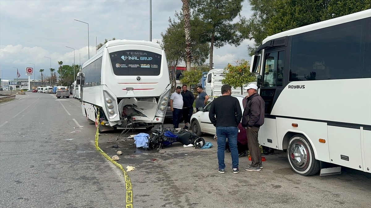 Antalya'da trafik kazasında motosiklet sürücüsü genç yaşamını yitirdi