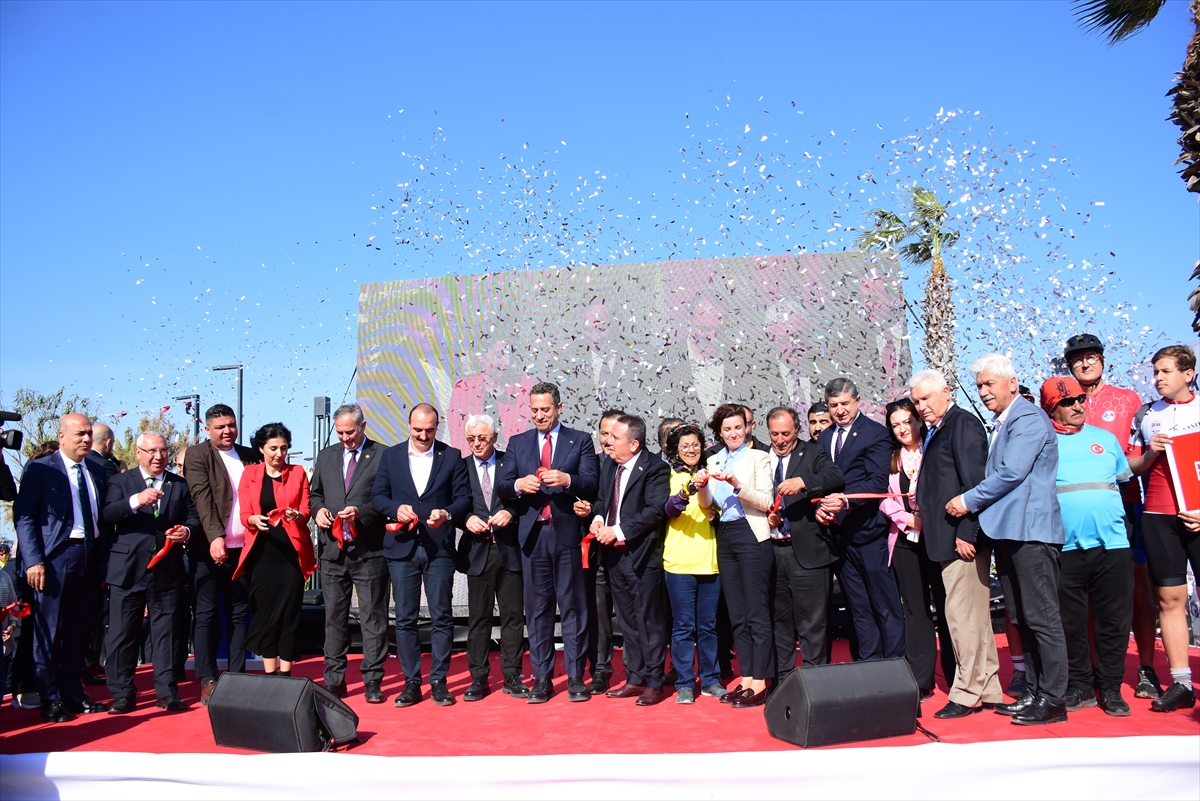 Antalya'da yapımı tamamlanan Konyaaltı Liman Halk Plajı hizmete açıldı