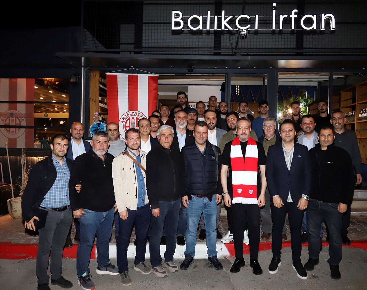 Antalyaspor Başkanı Boztepe, gazetecilerle iftarda buluştu