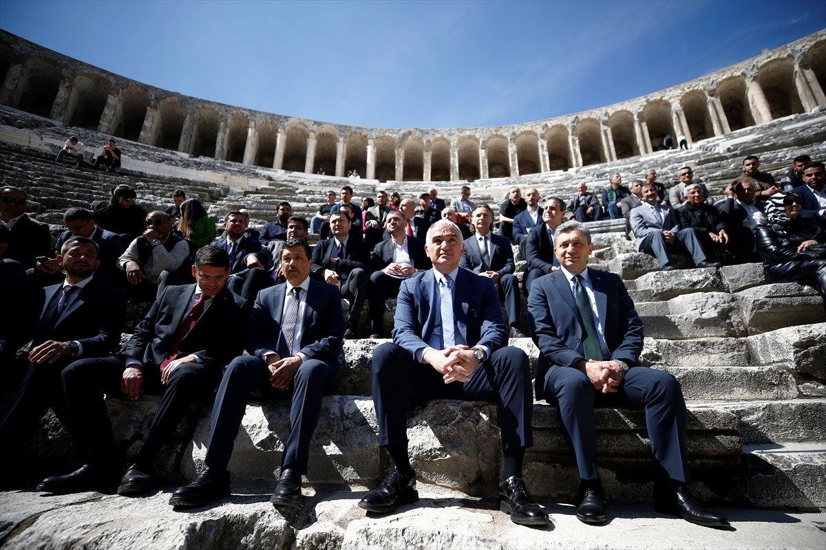 Bakan Ersoy, Aspendos Geleceğe Miras Tanıtım Toplantısı'nda konuştu: