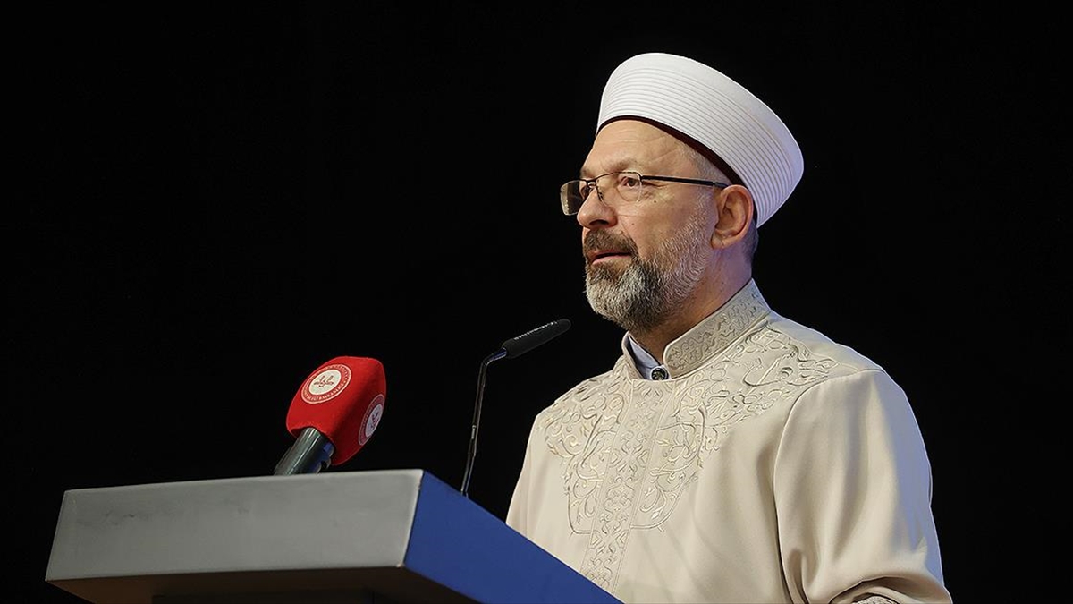 Diyanet İşleri Başkanı Erbaş: Ramazan ayının yeni bir uyanışa ve dirilişe vesile olmasını temenni ediyorum