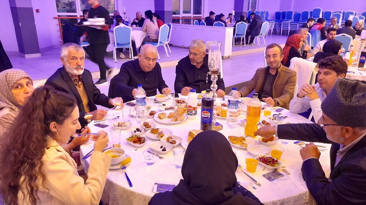 Serik ve Finike'de gaziler ile şehit yakınları için iftar verildi