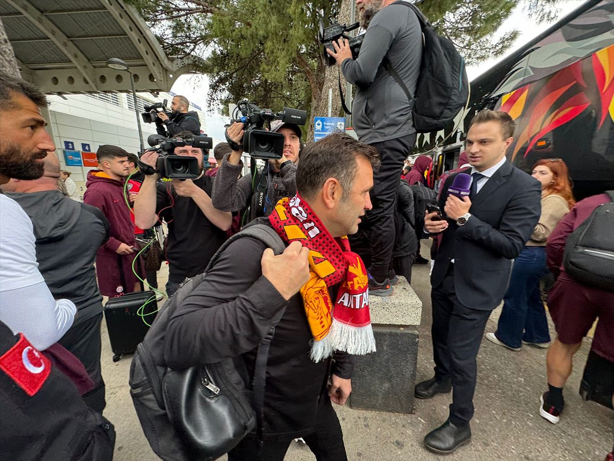 Galatasaray kamp için Antalya'ya geldi