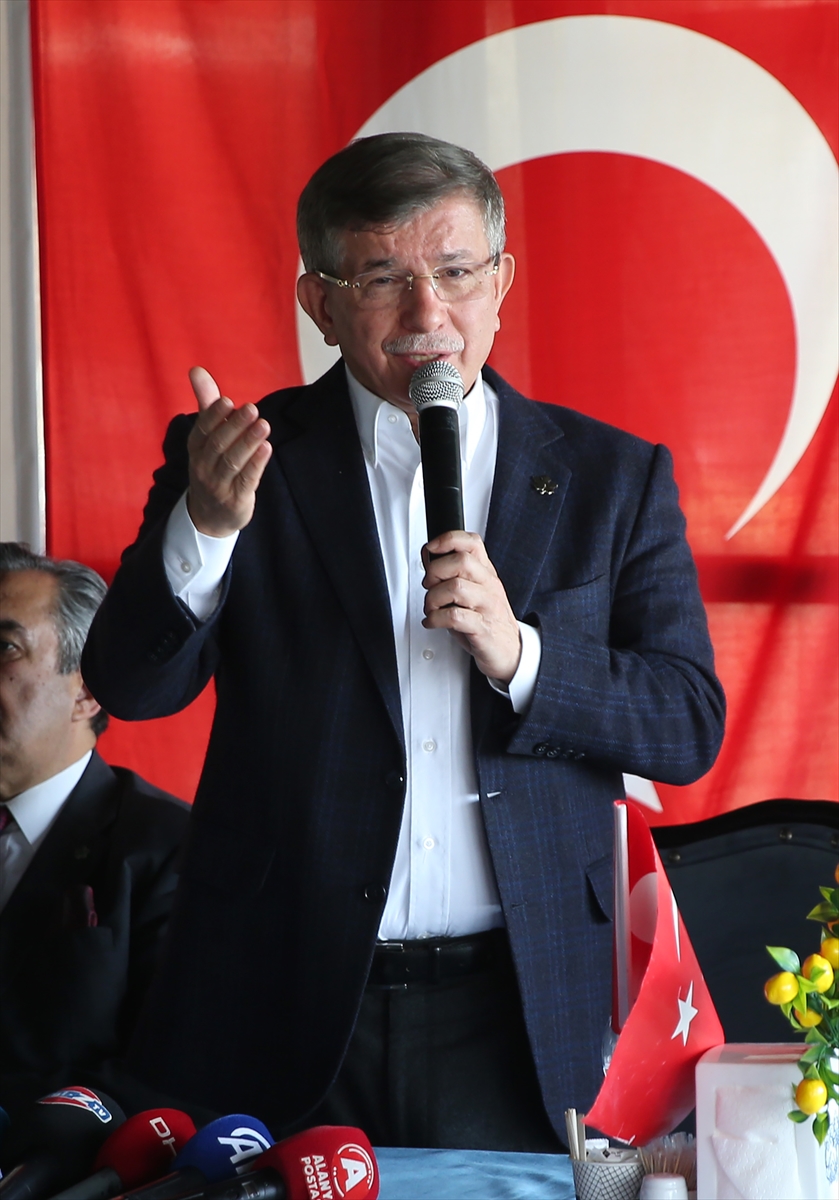 Gelecek Partisi Genel Başkanı Davutoğlu, Alanya'da aday tanıtım toplantısına katıldı