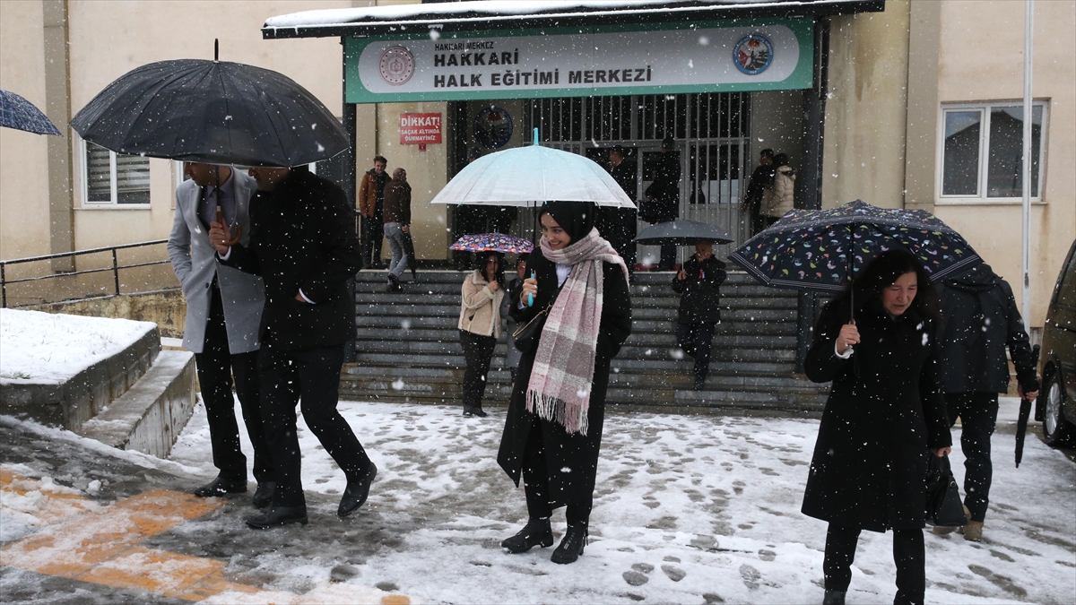 Hakkari'de olumsuz hava koşulları nedeniyle eğitime yarın ara verildi