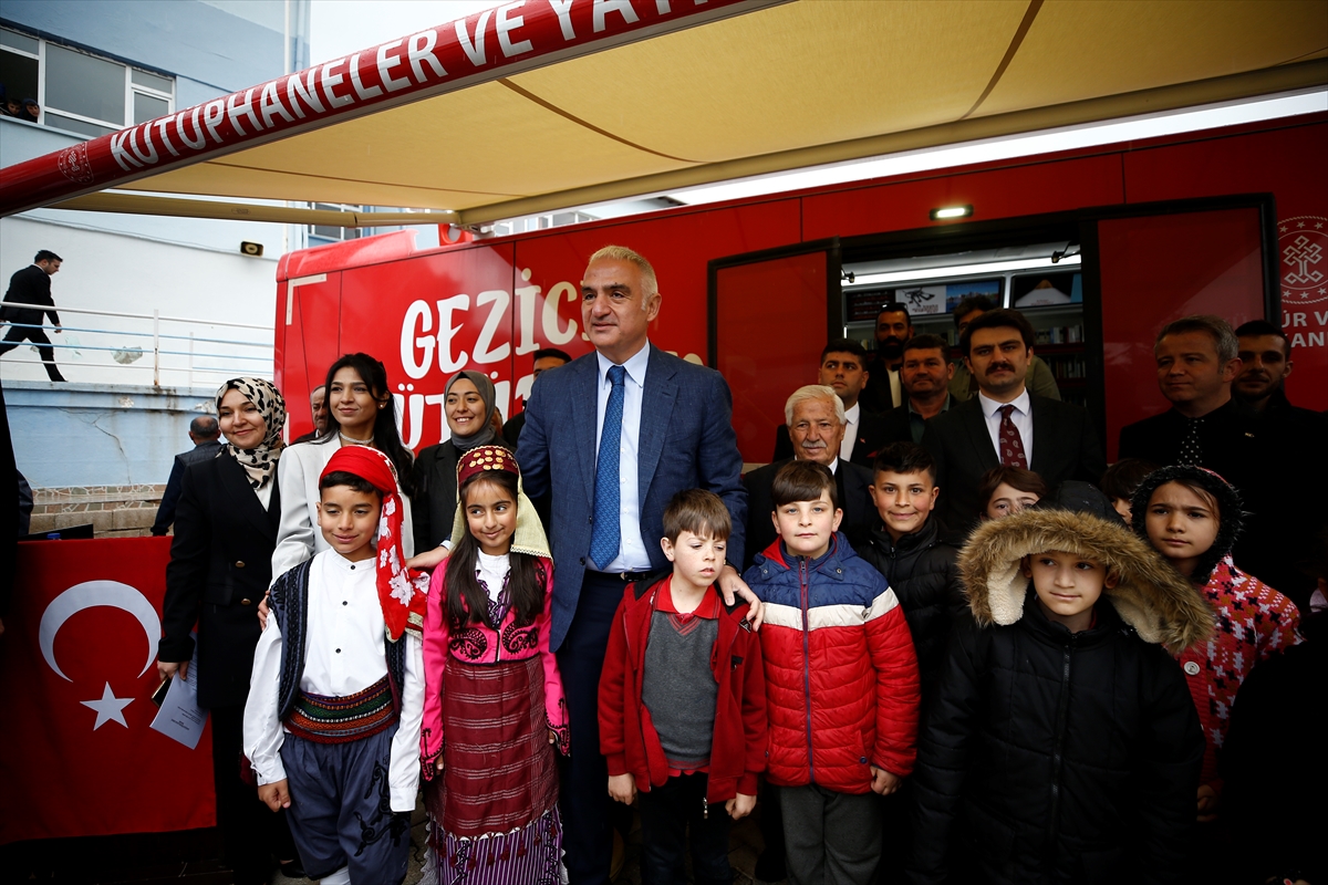 Kültür ve Turizm Bakanı Ersoy, Antalya'da muhtarlar ve partililerle buluştu: