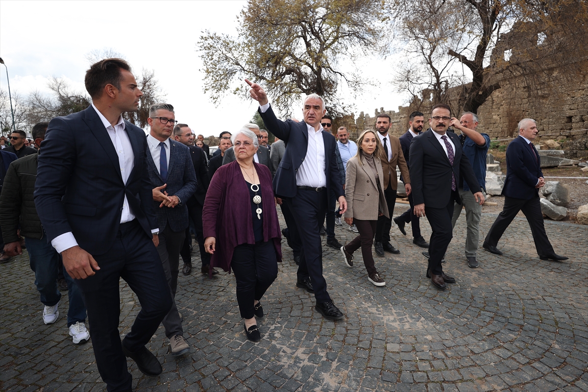 Kültür ve Turizm Bakanı Ersoy, Side Antik Kenti Karşılama Merkezi'nin açılışında konuştu: